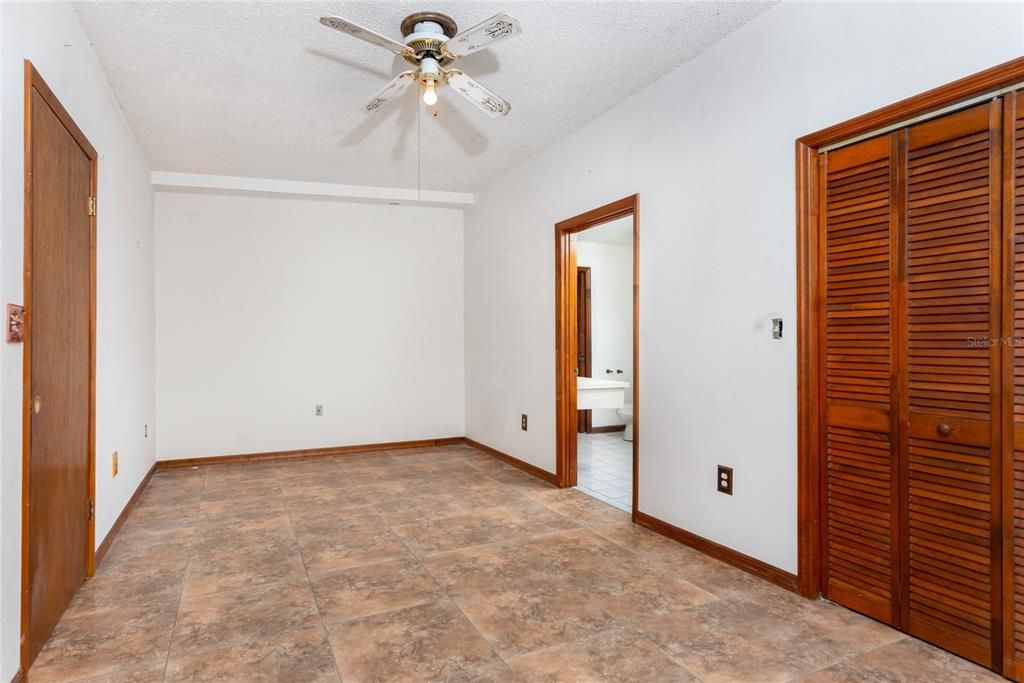 For Sale: $329,000 (4 beds, 2 baths, 1672 Square Feet)