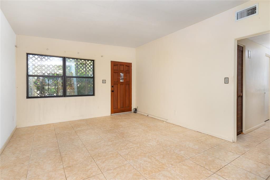 For Sale: $329,000 (4 beds, 2 baths, 1672 Square Feet)