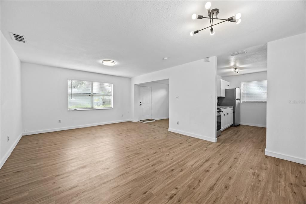 For Sale: $289,900 (3 beds, 1 baths, 1155 Square Feet)