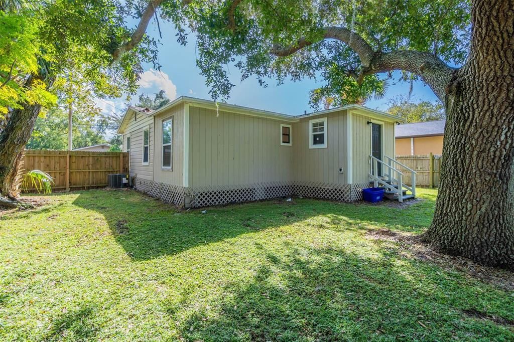 For Sale: $210,000 (3 beds, 2 baths, 970 Square Feet)