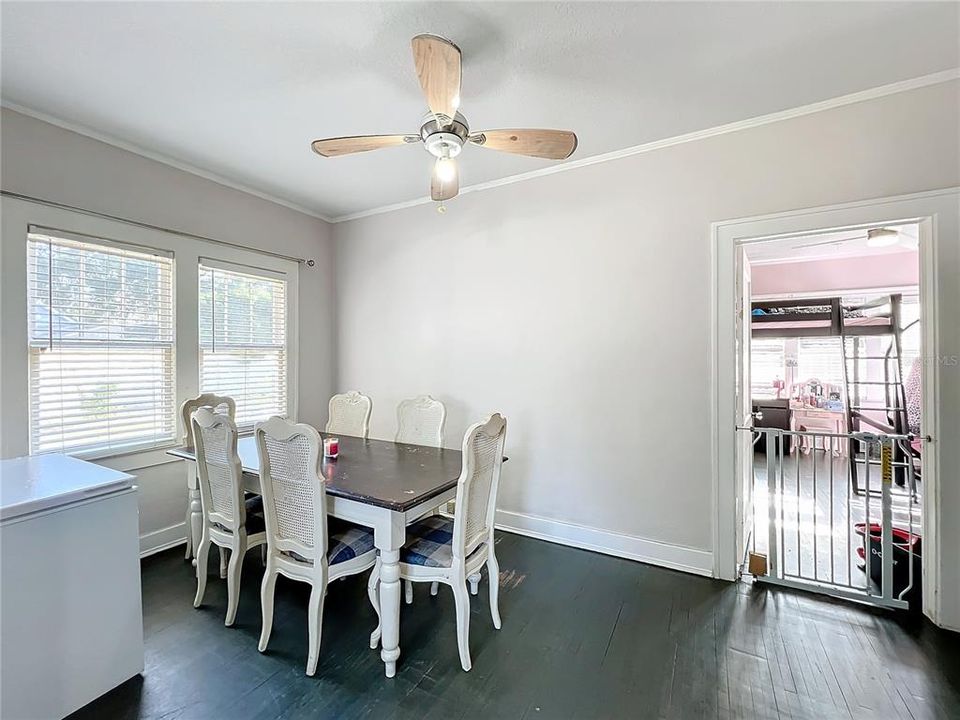 For Sale: $395,000 (2 beds, 1 baths, 1690 Square Feet)