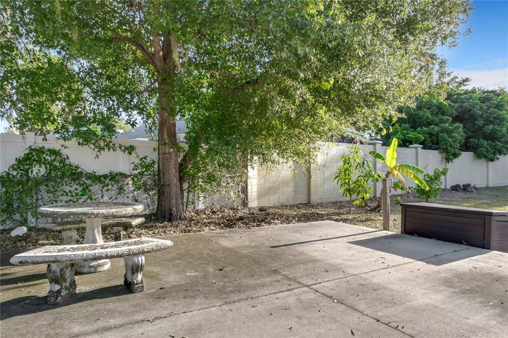 For Sale: $395,000 (2 beds, 1 baths, 1690 Square Feet)