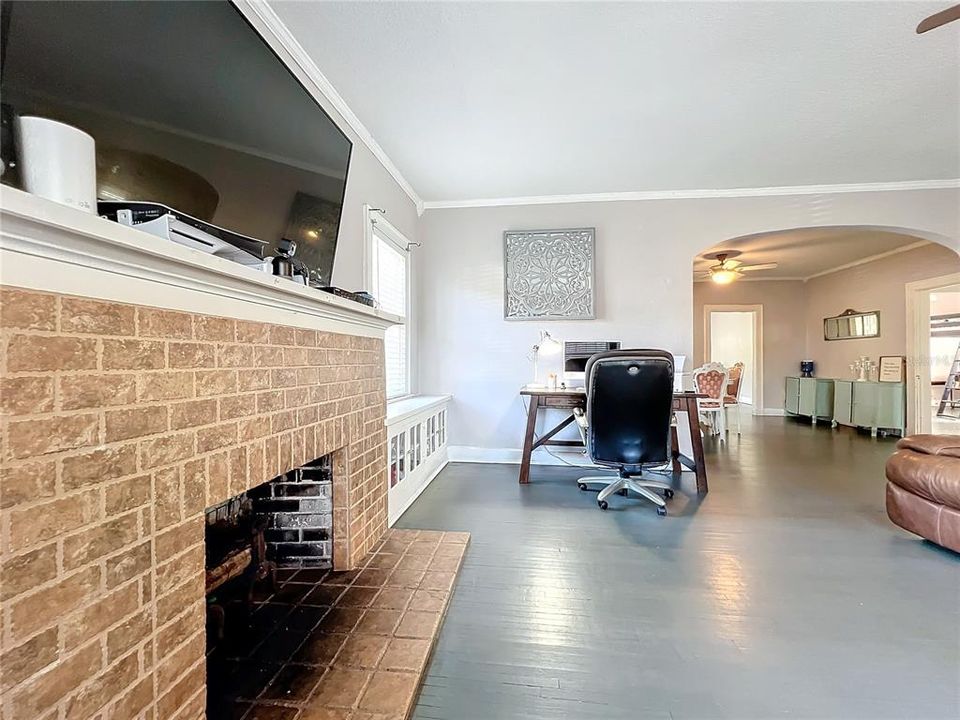 For Sale: $395,000 (2 beds, 1 baths, 1690 Square Feet)