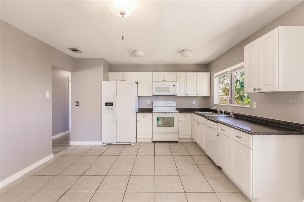 For Sale: $269,900 (3 beds, 2 baths, 1319 Square Feet)