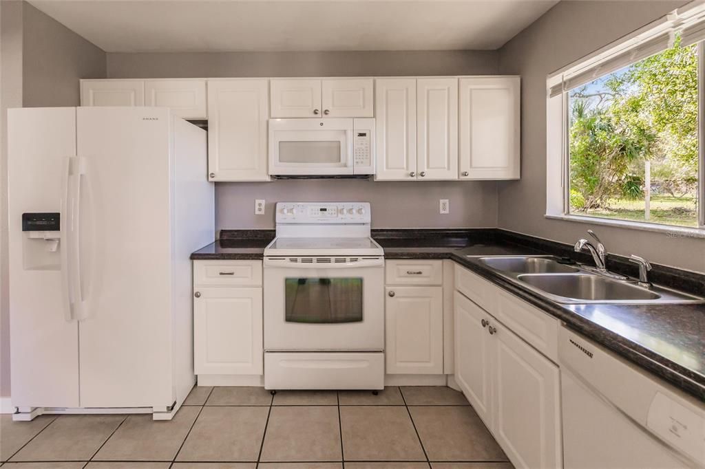 For Sale: $269,900 (3 beds, 2 baths, 1319 Square Feet)