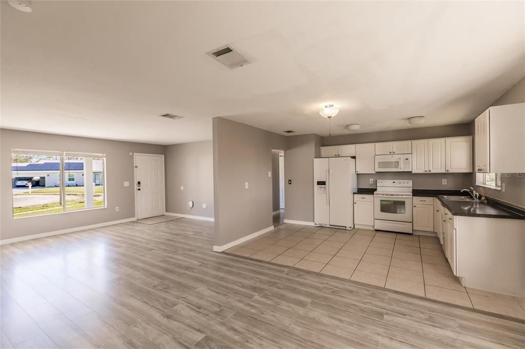 For Sale: $269,900 (3 beds, 2 baths, 1319 Square Feet)