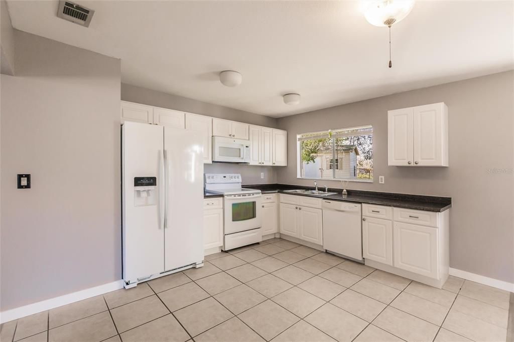 For Sale: $269,900 (3 beds, 2 baths, 1319 Square Feet)