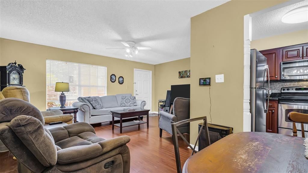 For Sale: $239,000 (2 beds, 2 baths, 920 Square Feet)