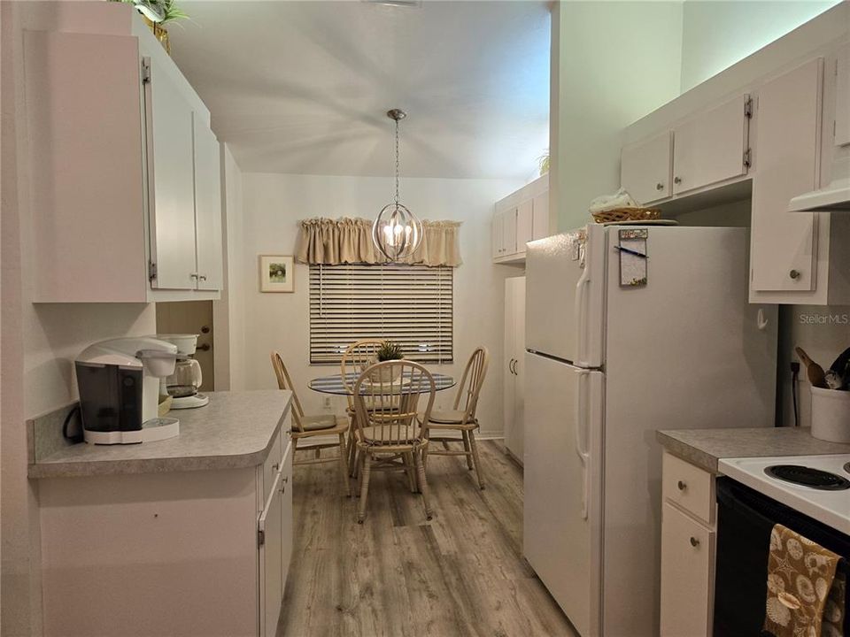 For Sale: $209,900 (2 beds, 2 baths, 1145 Square Feet)