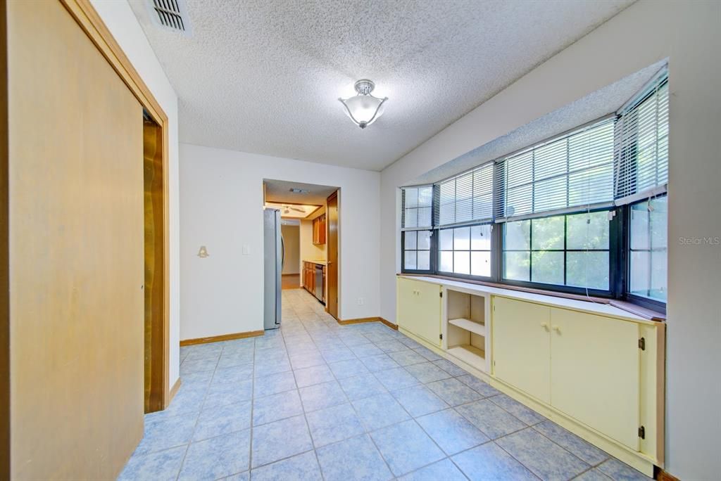 For Sale: $259,000 (2 beds, 2 baths, 1272 Square Feet)