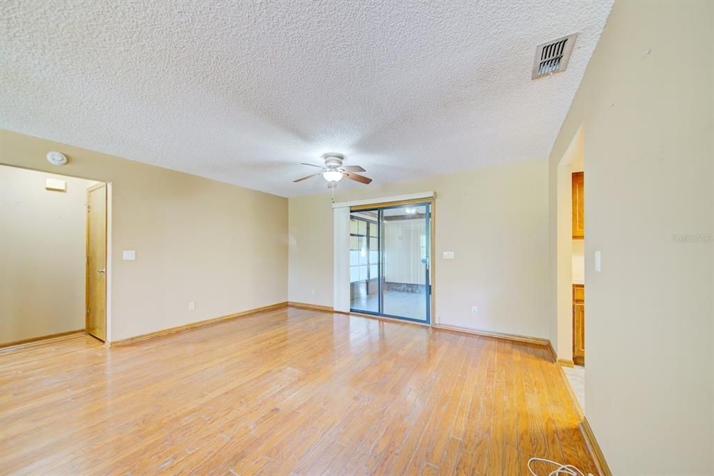 For Sale: $259,000 (2 beds, 2 baths, 1272 Square Feet)