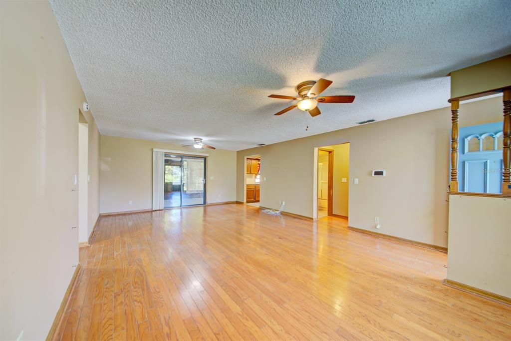 For Sale: $259,000 (2 beds, 2 baths, 1272 Square Feet)