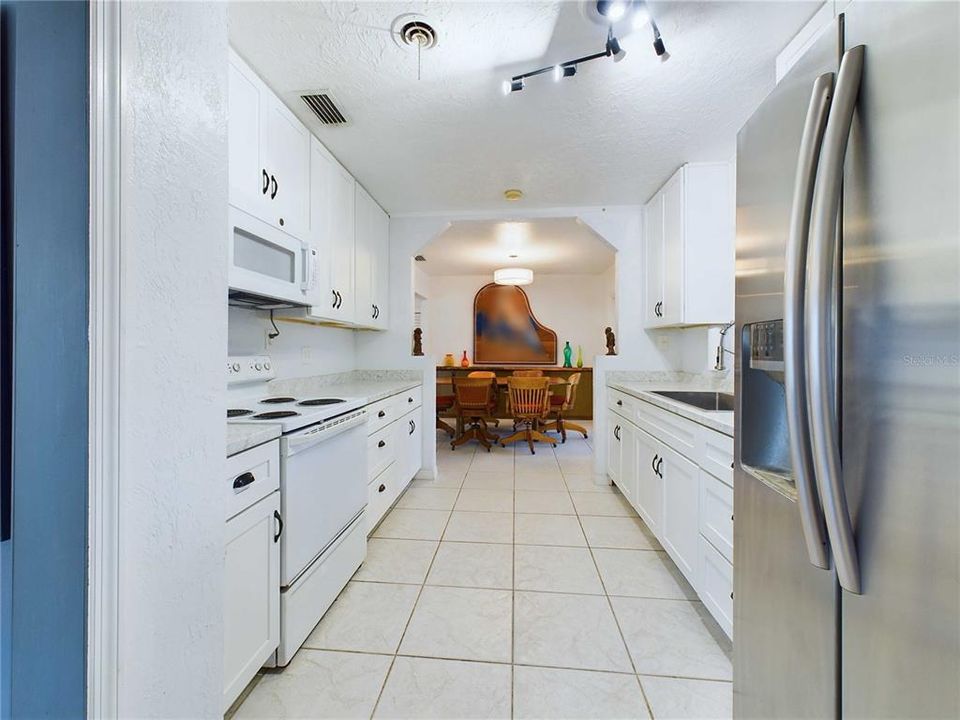 For Sale: $429,000 (2 beds, 1 baths, 1349 Square Feet)