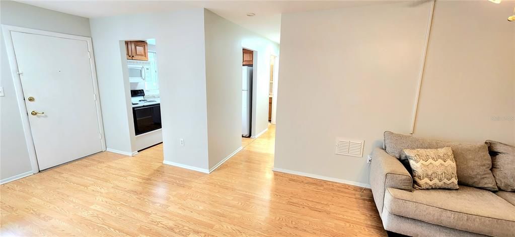 For Rent: $1,400 (1 beds, 1 baths, 576 Square Feet)