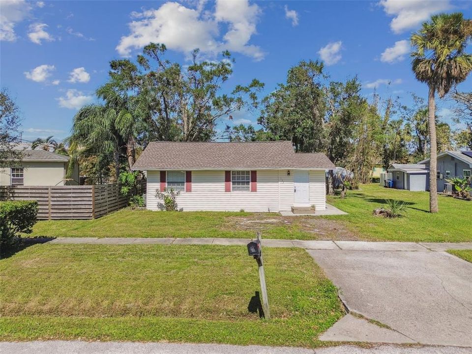 For Sale: $299,999 (3 beds, 2 baths, 1036 Square Feet)