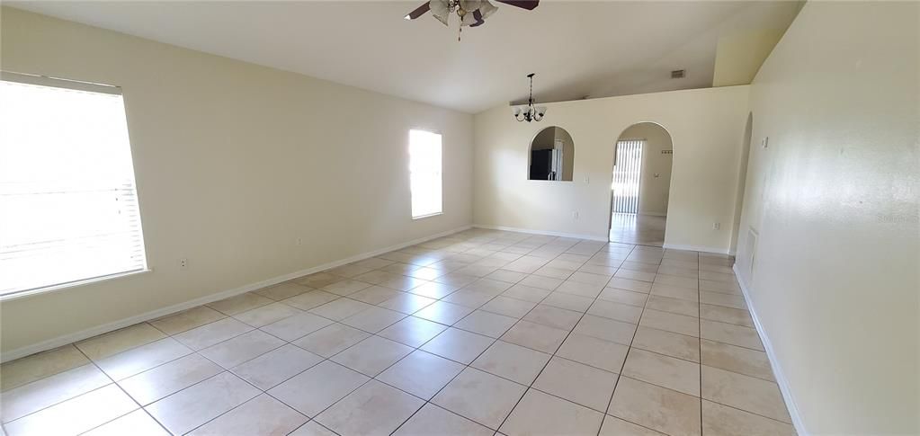 For Rent: $1,875 (4 beds, 2 baths, 1551 Square Feet)