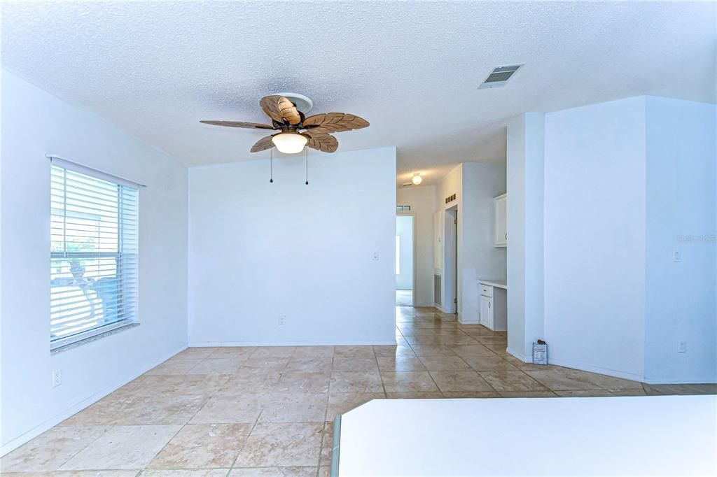 For Sale: $199,900 (2 beds, 2 baths, 1161 Square Feet)