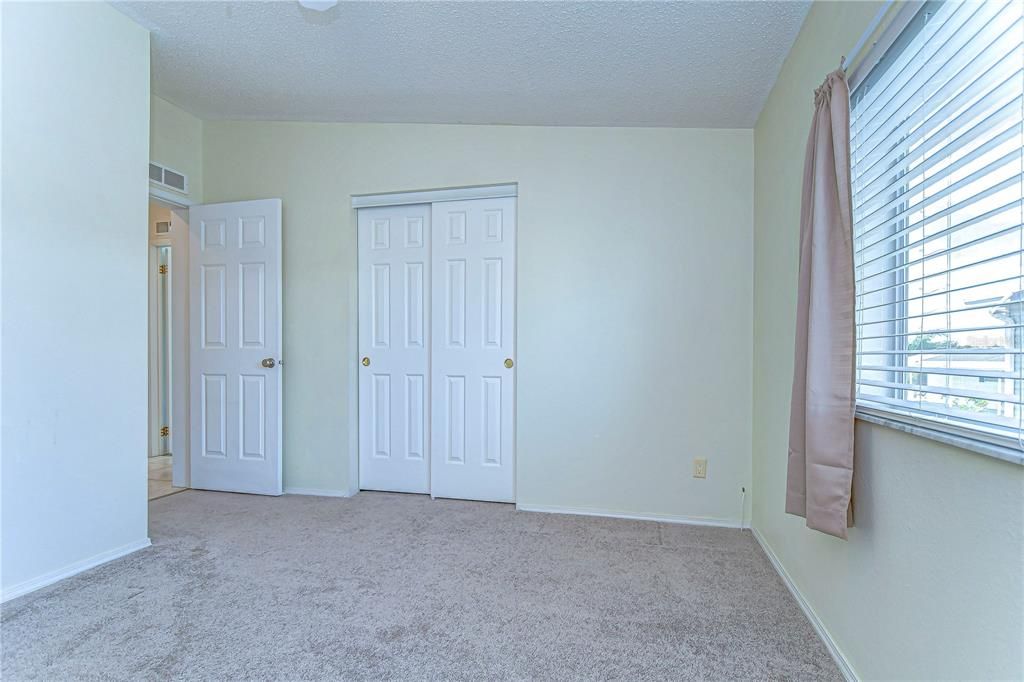 For Sale: $199,900 (2 beds, 2 baths, 1161 Square Feet)