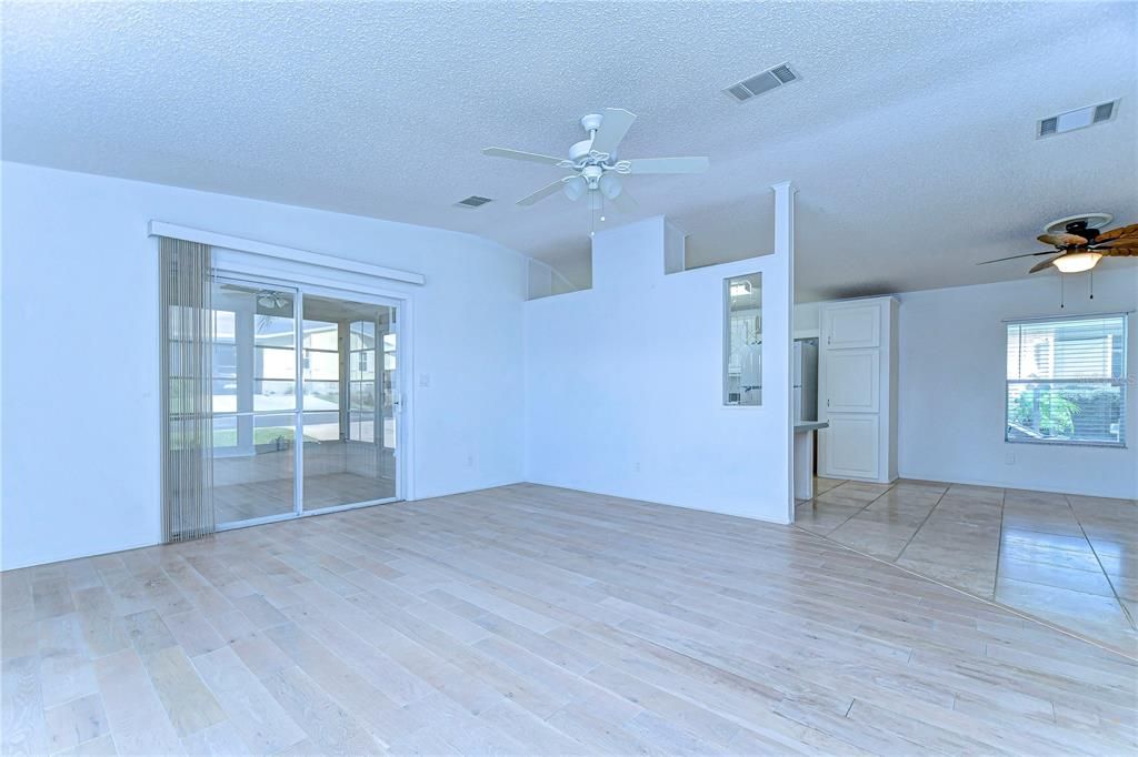 For Sale: $199,900 (2 beds, 2 baths, 1161 Square Feet)