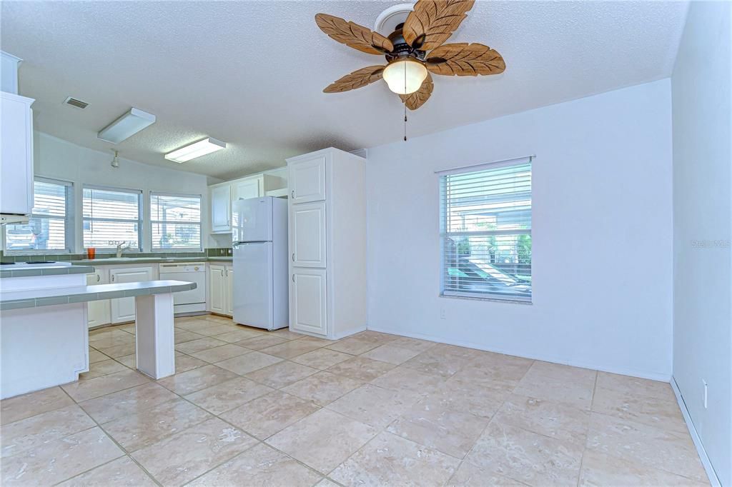 For Sale: $199,900 (2 beds, 2 baths, 1161 Square Feet)