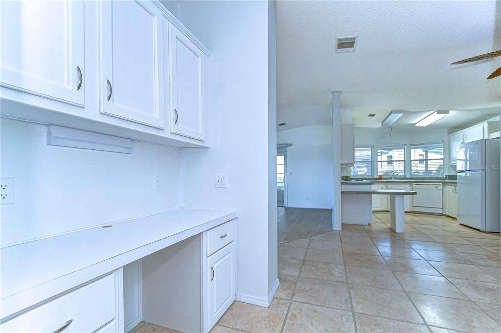 For Sale: $199,900 (2 beds, 2 baths, 1161 Square Feet)