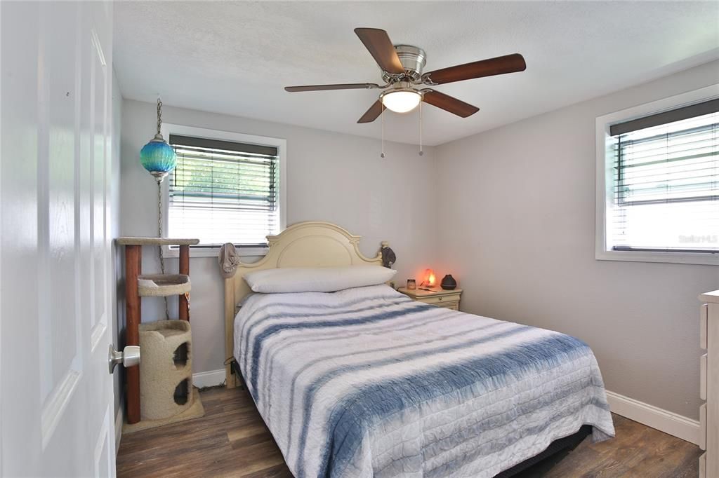 For Sale: $280,000 (3 beds, 1 baths, 864 Square Feet)