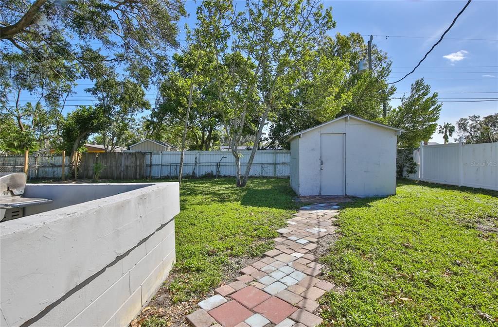 For Sale: $280,000 (3 beds, 1 baths, 864 Square Feet)