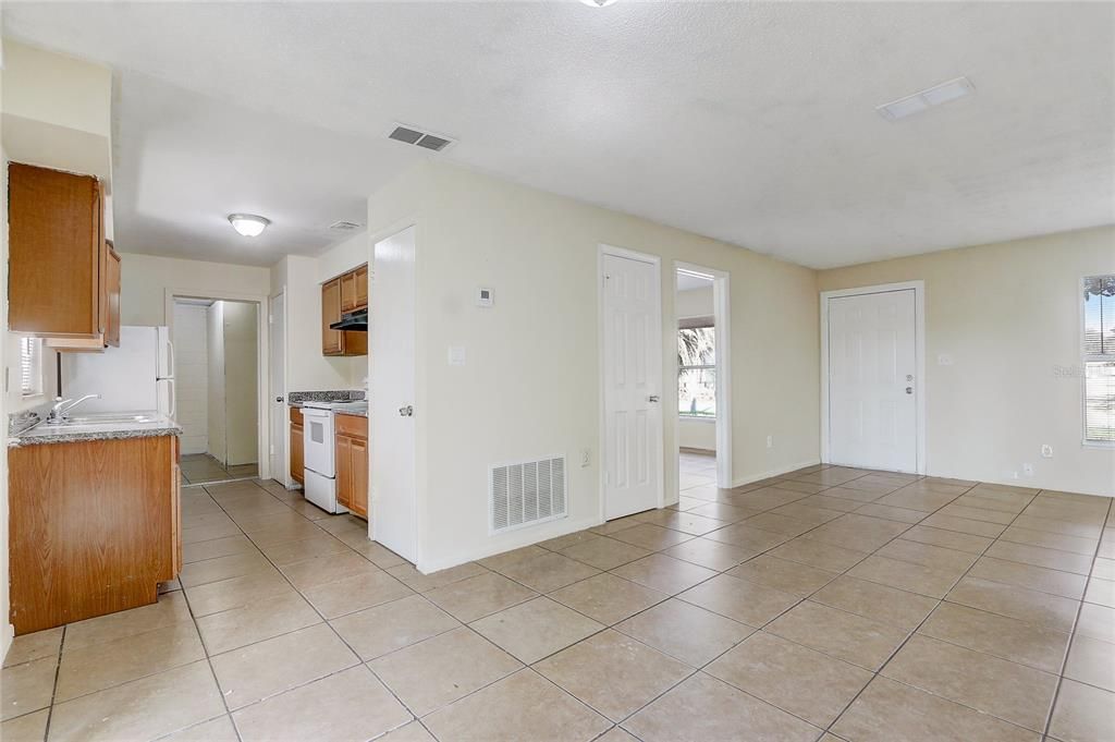 For Sale: $285,000 (3 beds, 1 baths, 1377 Square Feet)