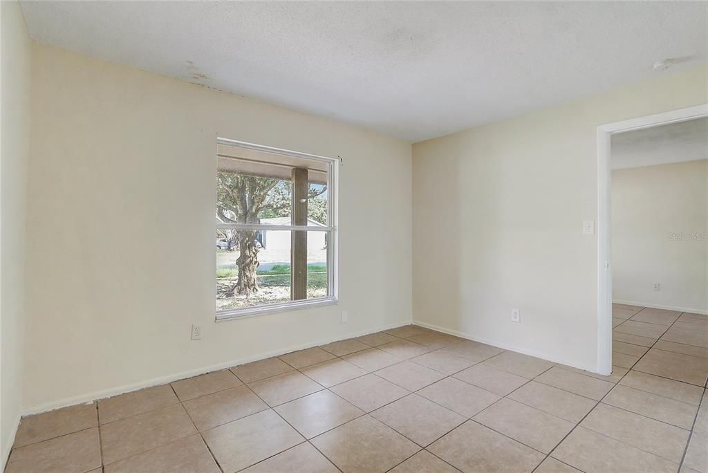 For Sale: $285,000 (3 beds, 1 baths, 1377 Square Feet)