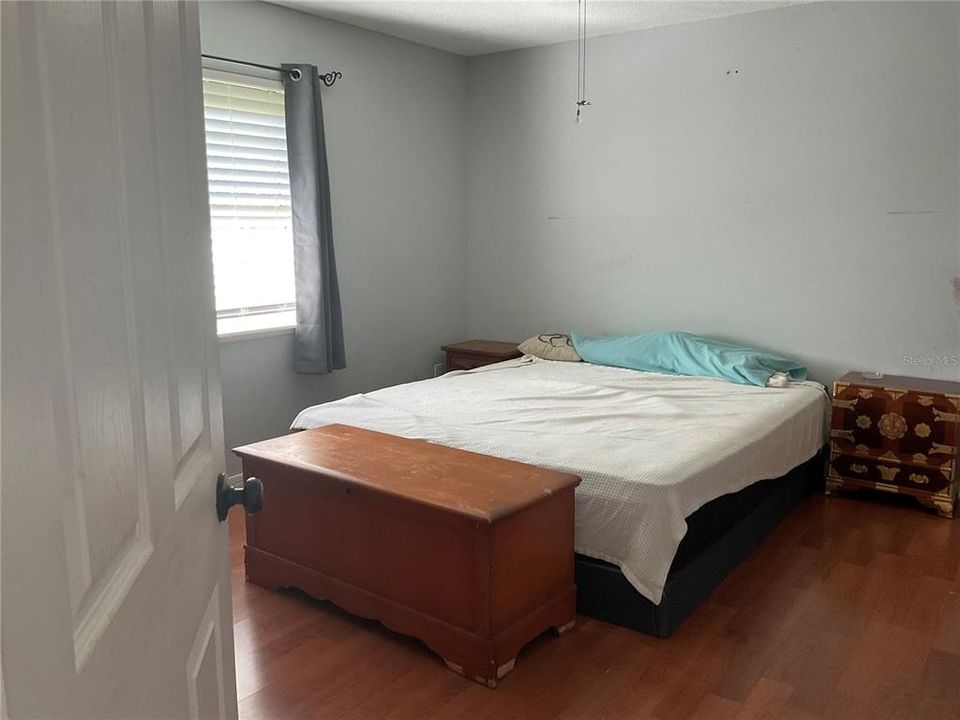 For Sale: $200,000 (4 beds, 2 baths, 1456 Square Feet)