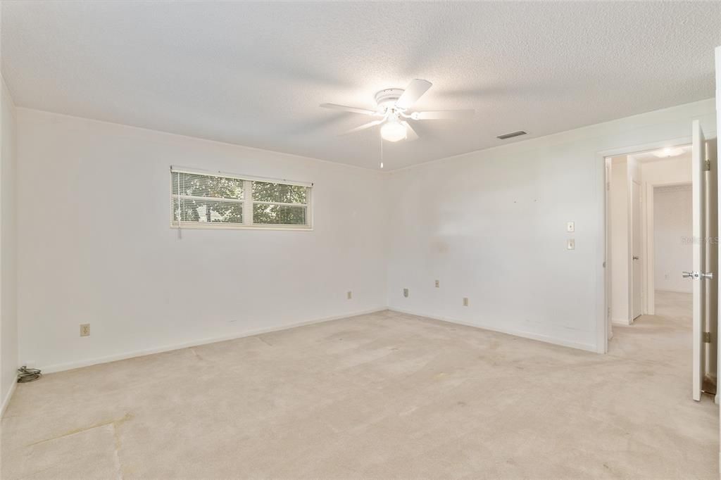 For Sale: $140,000 (2 beds, 2 baths, 1409 Square Feet)