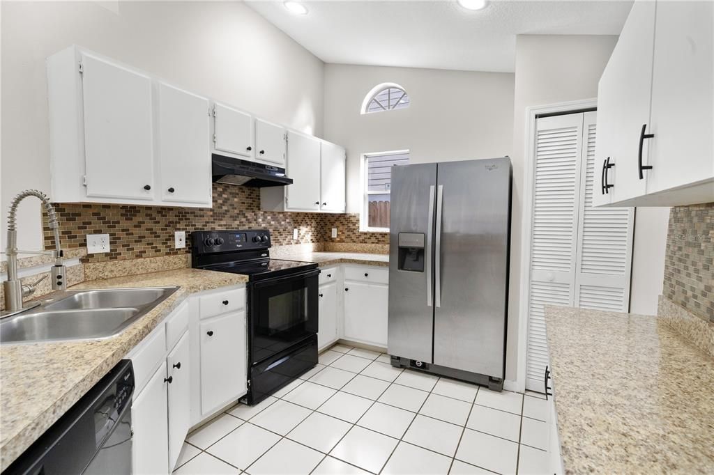 For Sale: $399,900 (3 beds, 2 baths, 1301 Square Feet)