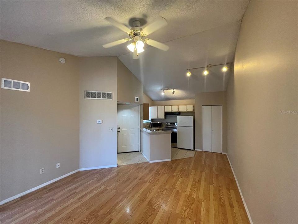 For Rent: $1,095 (1 beds, 1 baths, 526 Square Feet)