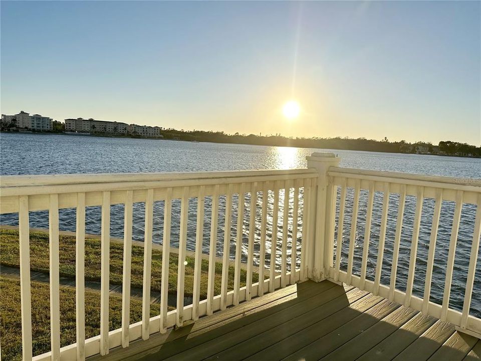 SIDE BALCONY SUNSETTING