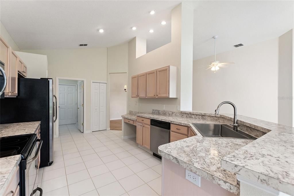 For Sale: $339,900 (2 beds, 2 baths, 1796 Square Feet)