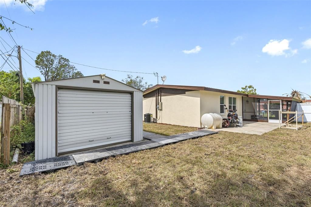 Active With Contract: $435,000 (3 beds, 2 baths, 1210 Square Feet)