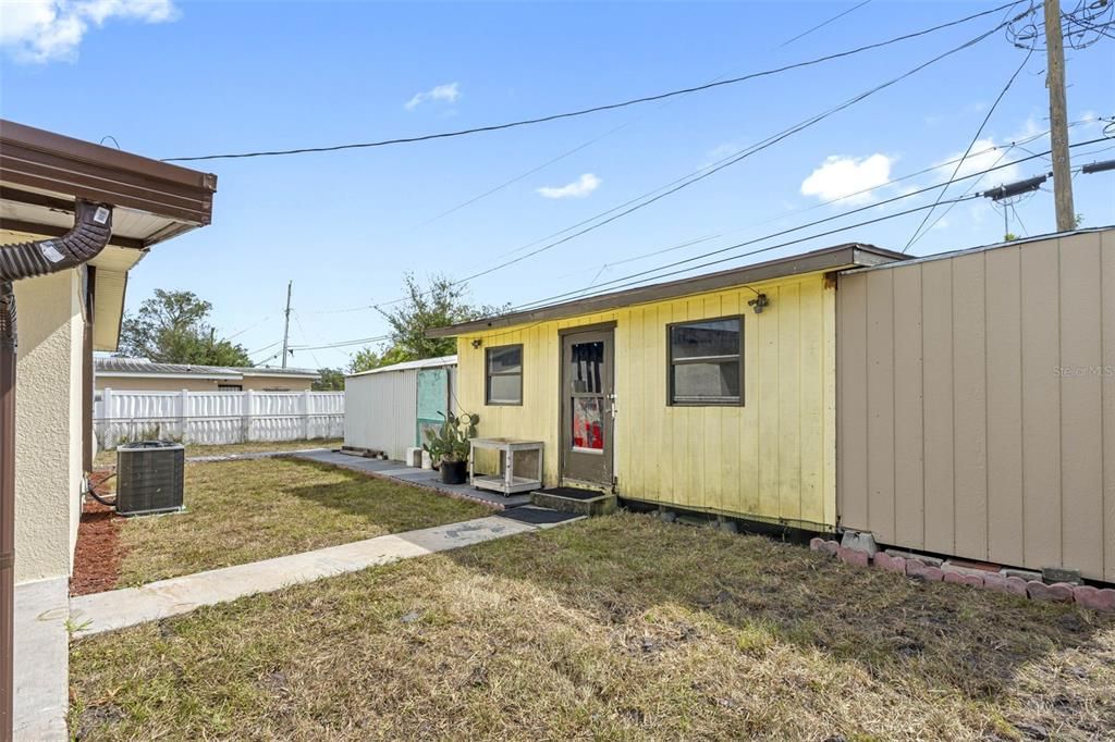 Active With Contract: $435,000 (3 beds, 2 baths, 1210 Square Feet)