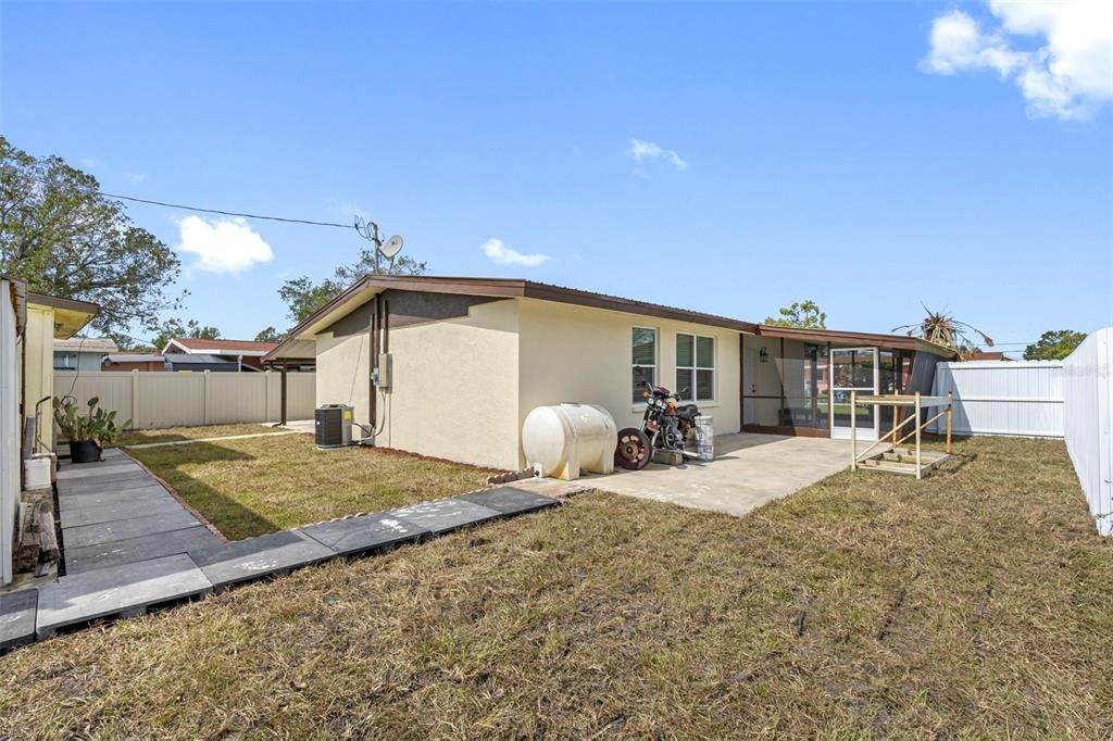 Active With Contract: $435,000 (3 beds, 2 baths, 1210 Square Feet)