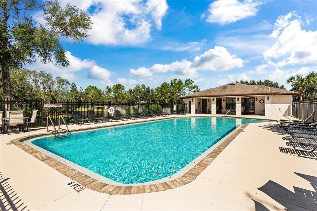 Pool & Clubhouse.