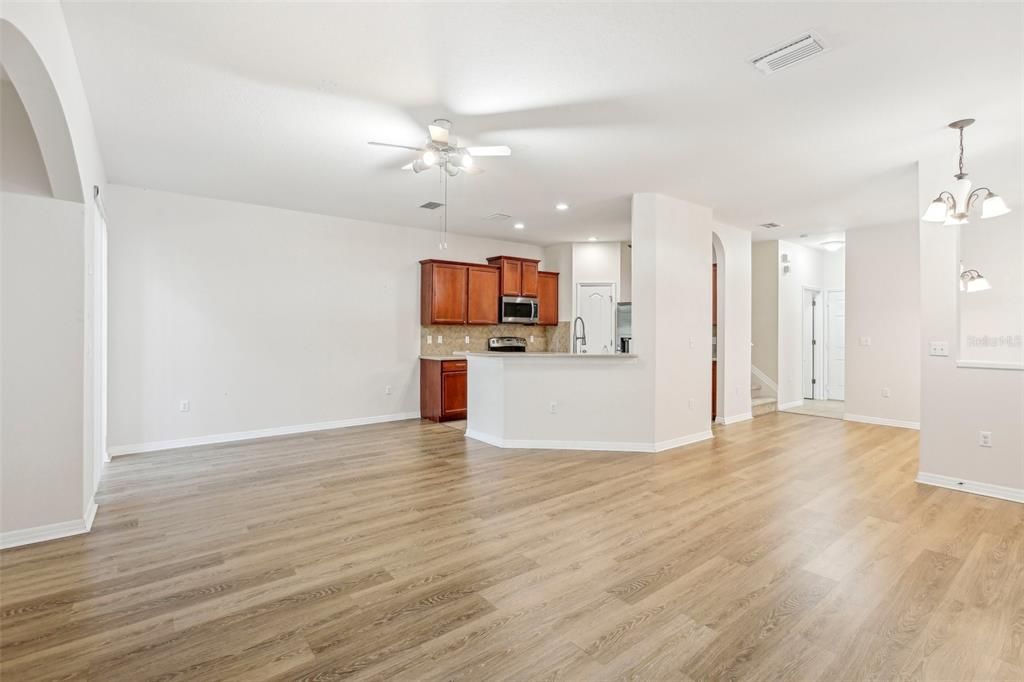 For Sale: $359,000 (3 beds, 2 baths, 1760 Square Feet)