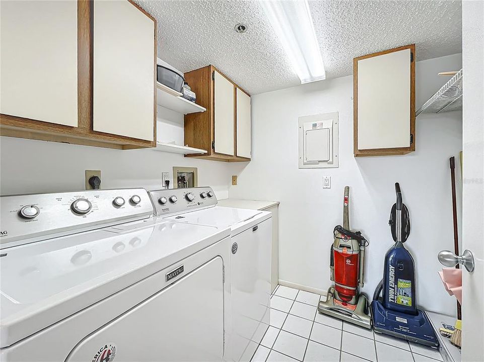 For Sale: $290,000 (2 beds, 2 baths, 1256 Square Feet)