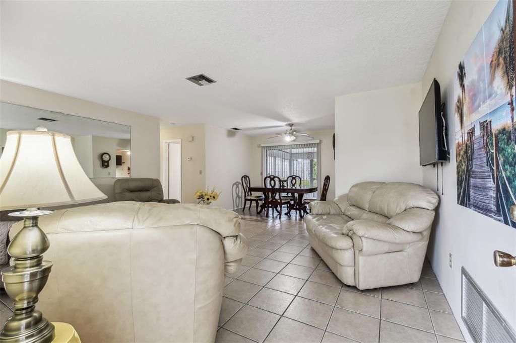 For Sale: $260,000 (3 beds, 2 baths, 1248 Square Feet)