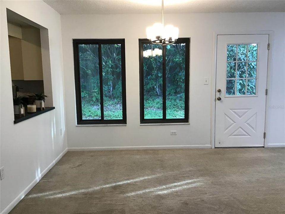 Dinning area view from foyer.