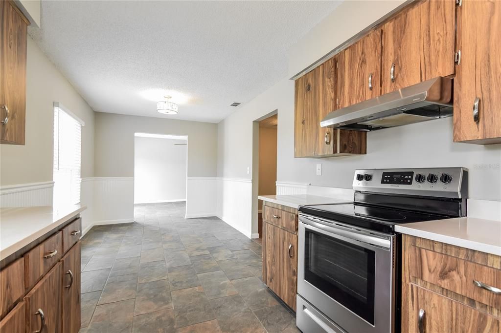 For Rent: $2,198 (3 beds, 2 baths, 1657 Square Feet)