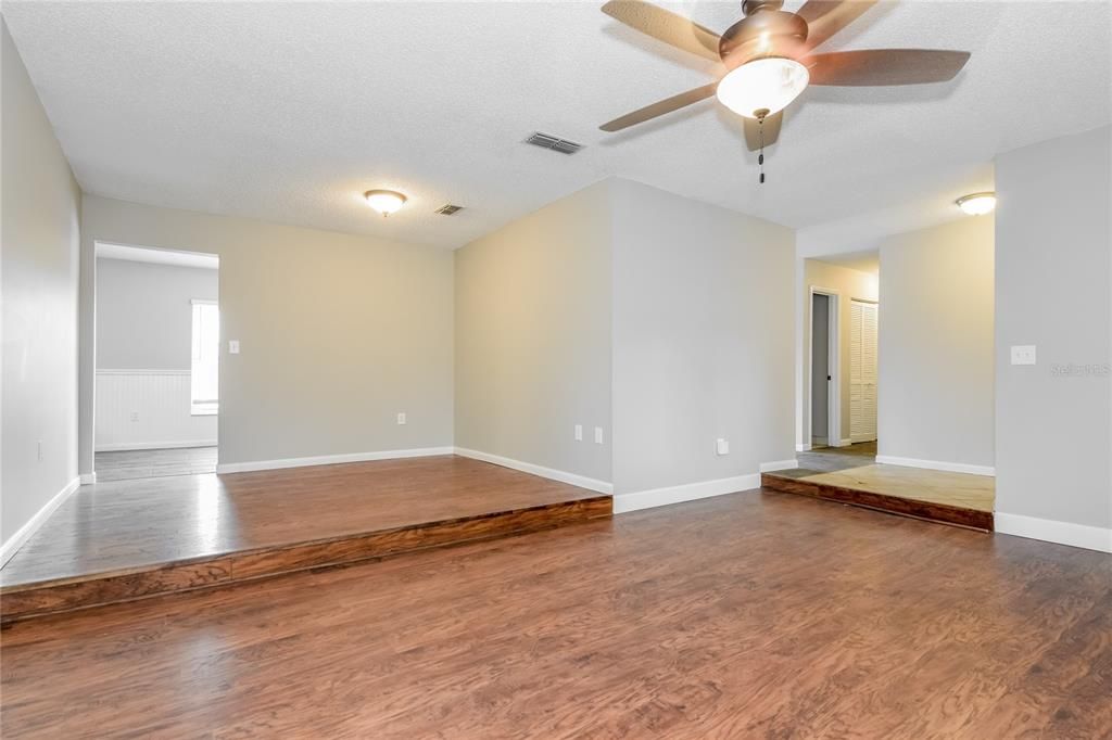 For Rent: $2,198 (3 beds, 2 baths, 1657 Square Feet)