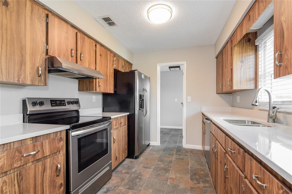 For Rent: $2,198 (3 beds, 2 baths, 1657 Square Feet)