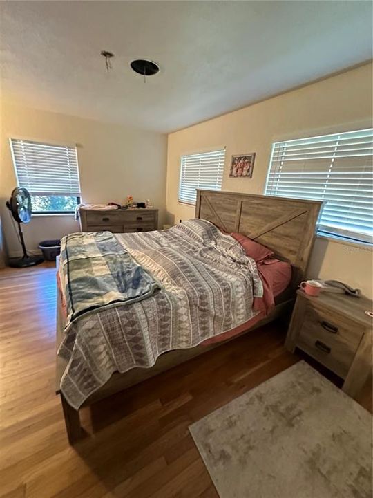 For Sale: $320,000 (3 beds, 1 baths, 1434 Square Feet)