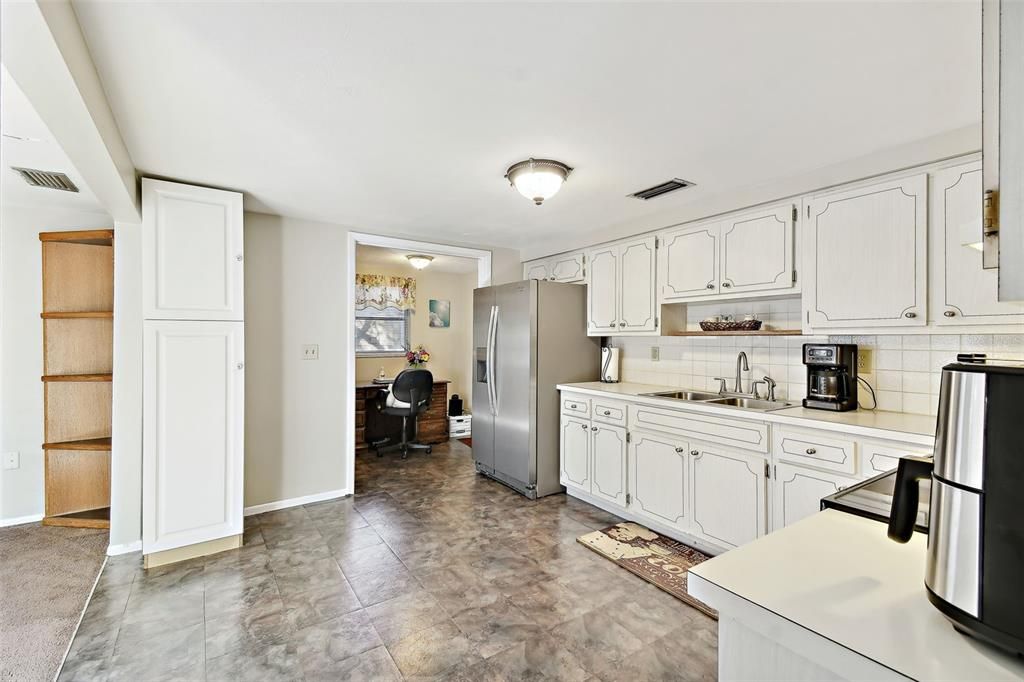 For Sale: $249,000 (2 beds, 3 baths, 1394 Square Feet)