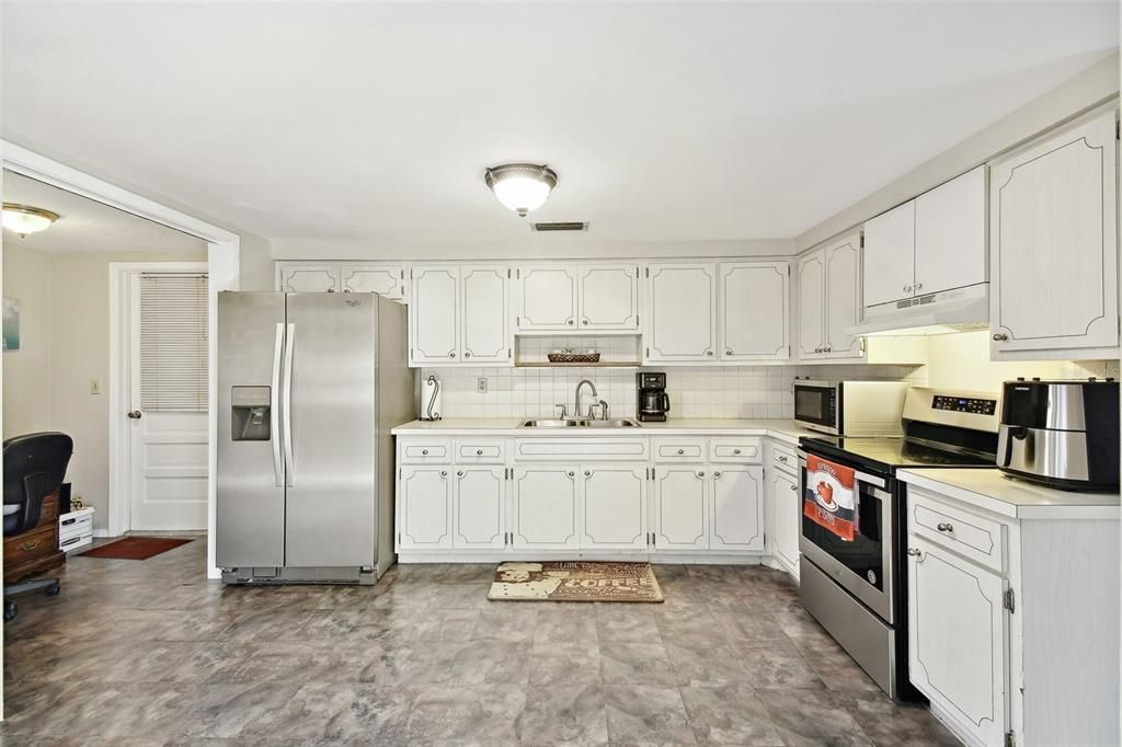 For Sale: $249,000 (2 beds, 3 baths, 1394 Square Feet)