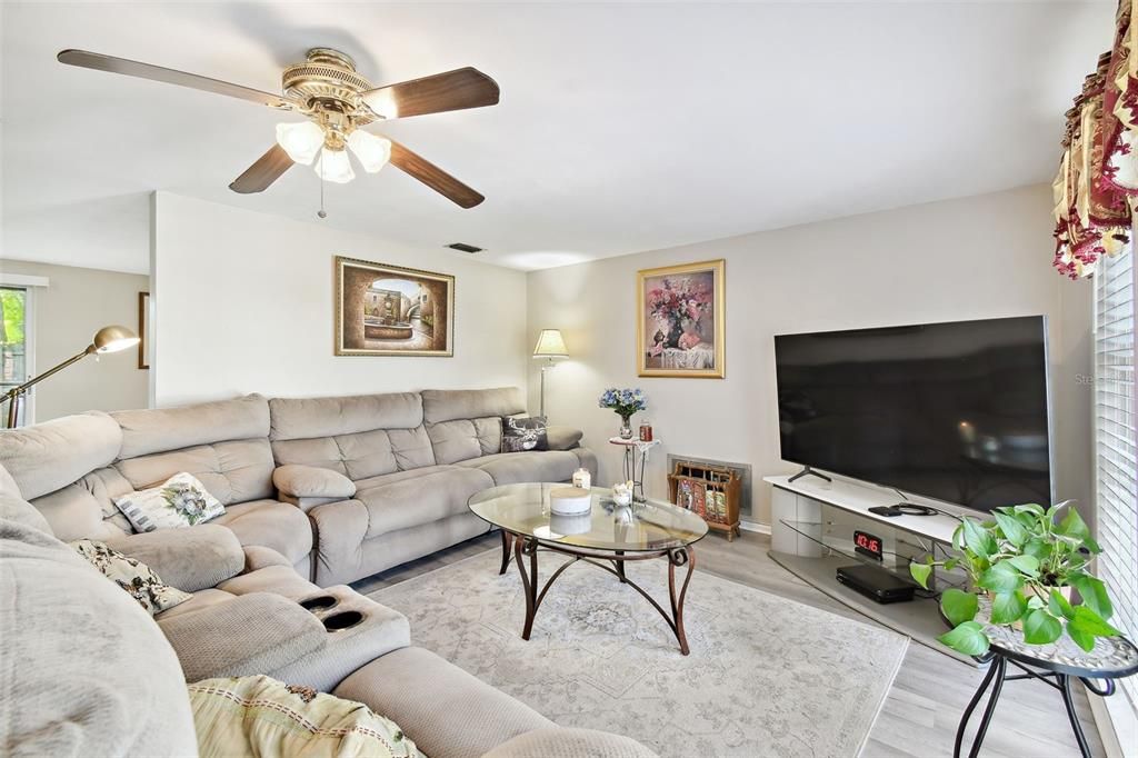 For Sale: $249,000 (2 beds, 3 baths, 1394 Square Feet)